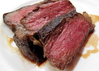 Gebakken kogelbiefstuk met aardappels en groente